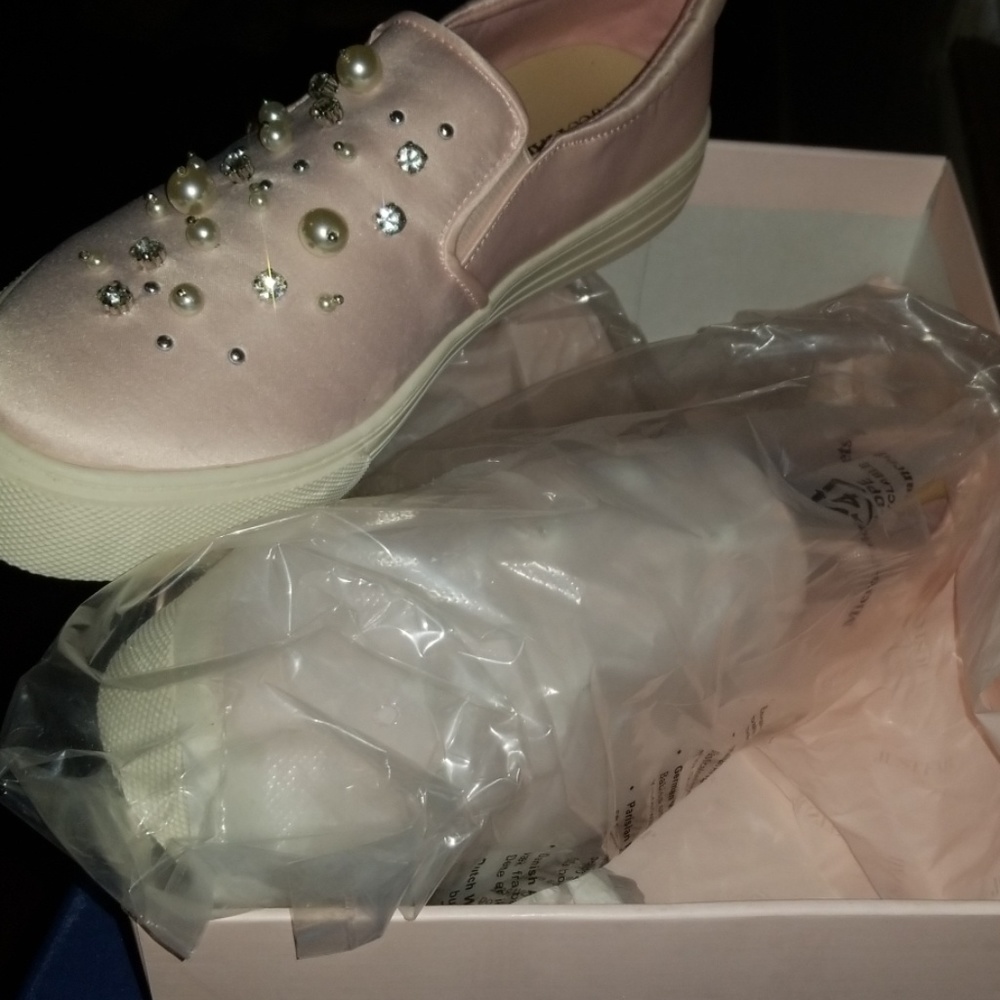 Slip on tennis shoes
